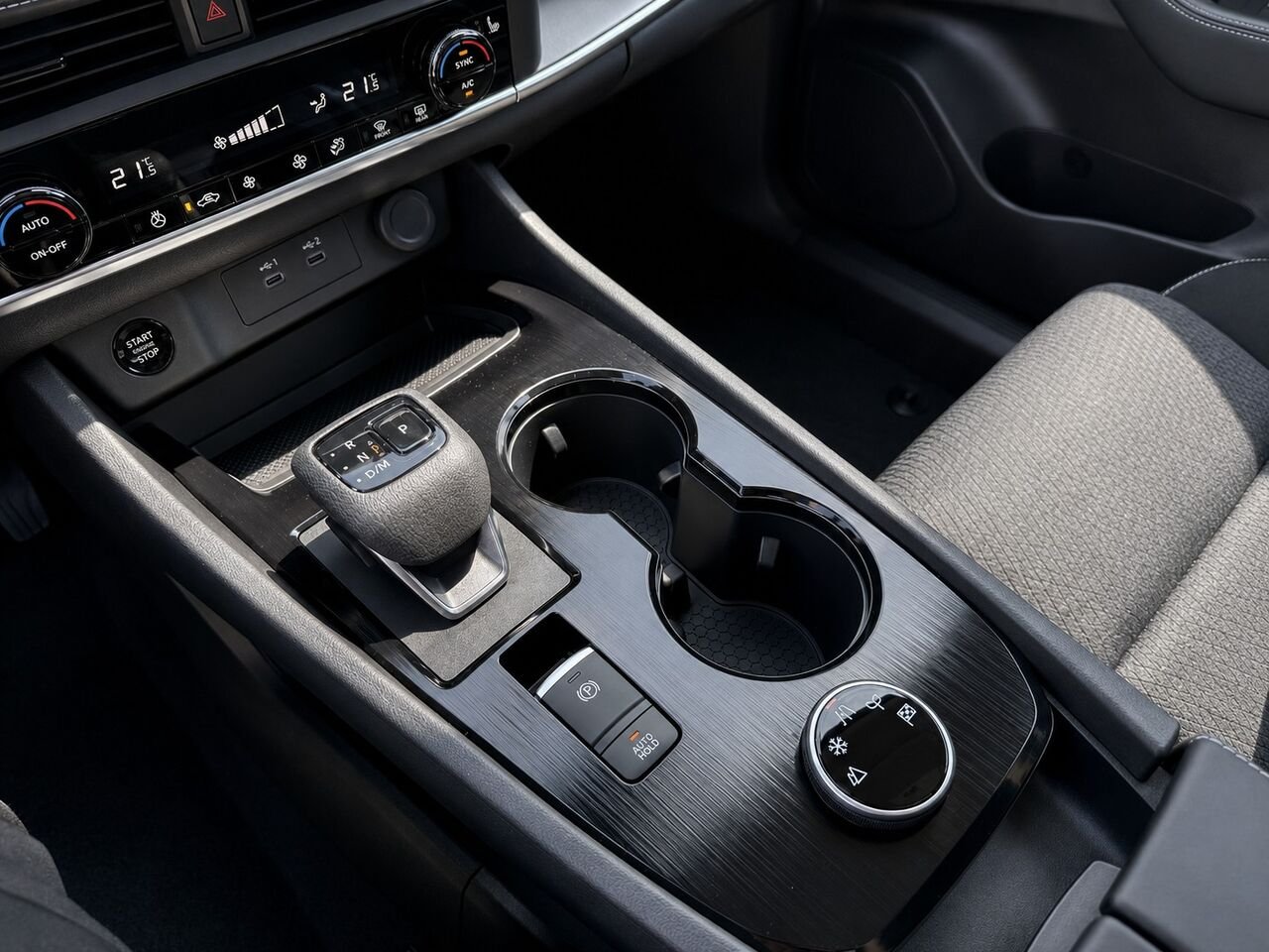 2026 NISSAN Rogue ROGUE SV TOIT OUVRANT Everest White Tricoat Pearl Châteauguay - photo #17