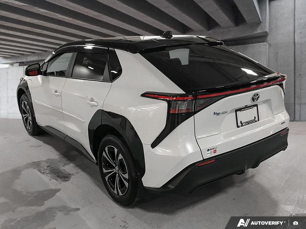 2025 Toyota bZ4X S2501170 | XLE Wind Chill Pearl with Black Roof Edmonton - photo #3