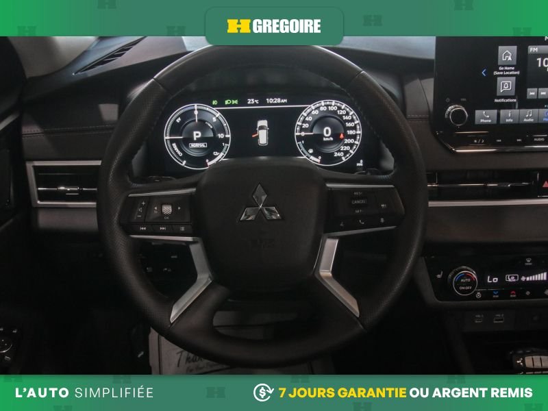 2025 Mitsubishi Outlander White Blainville - photo #25