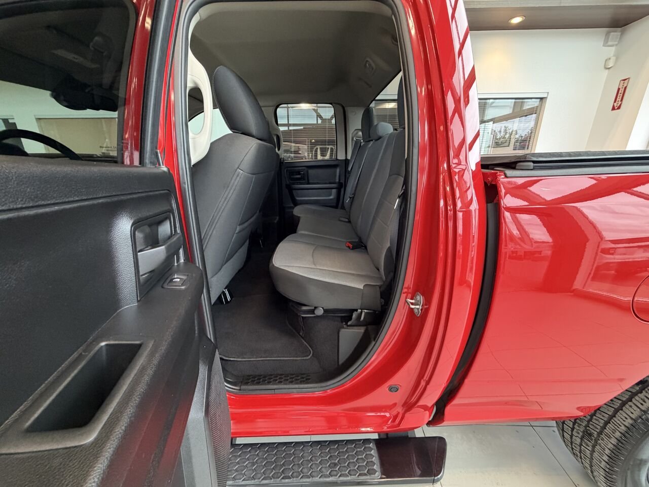 Ram 1500 Classic 2021 Rouge Notre-Dame-des-Prairies - photo #8