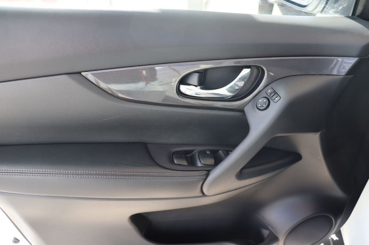 2019 Nissan Rogue White Baie-Comeau - photo #11