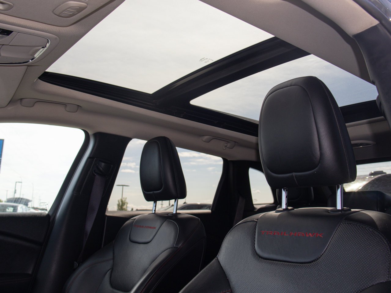 2015 Jeep Cherokee 4WD 4dr Trailhawk gray Sherwood Park - photo #18