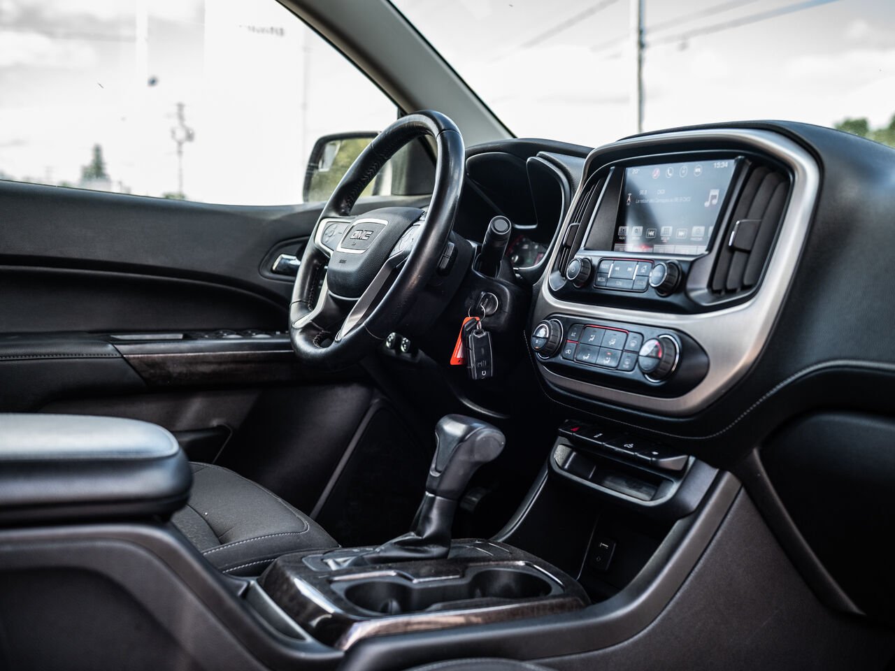 GMC Canyon 2016 Rouge Sainte-Julienne - photo #25