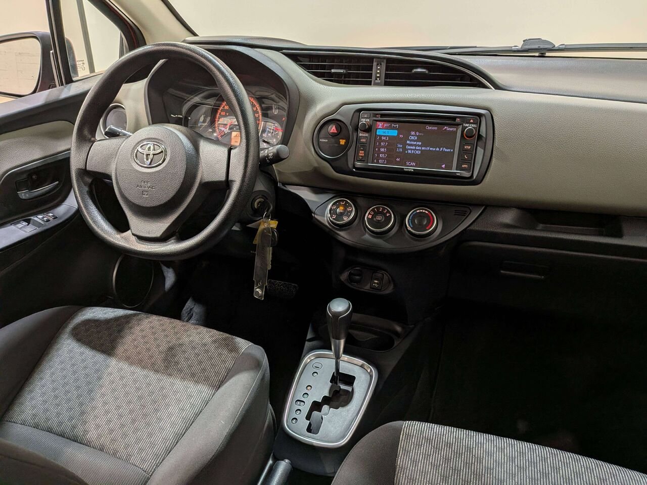 Toyota Yaris 3dr HB Auto CE 2015 Rouge Val-David - photo #14