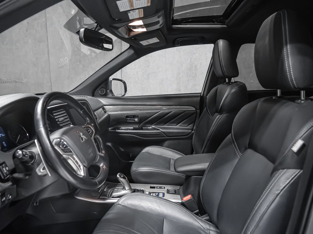 2021 Mitsubishi Outlander Plug-In Hybrid Red Montreal - photo #12