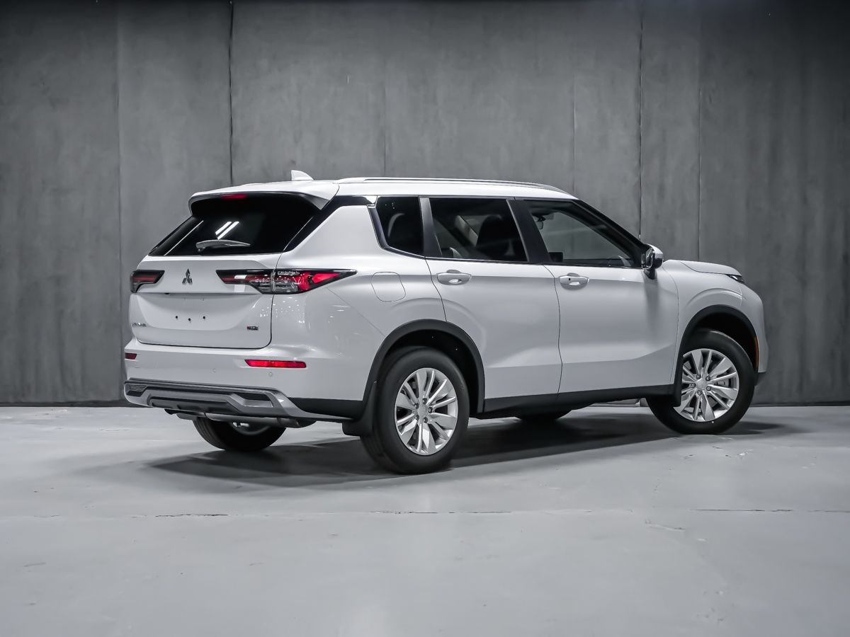 Mitsubishi Outlander SE 2026 Blanc diamant Montréal - photo #5