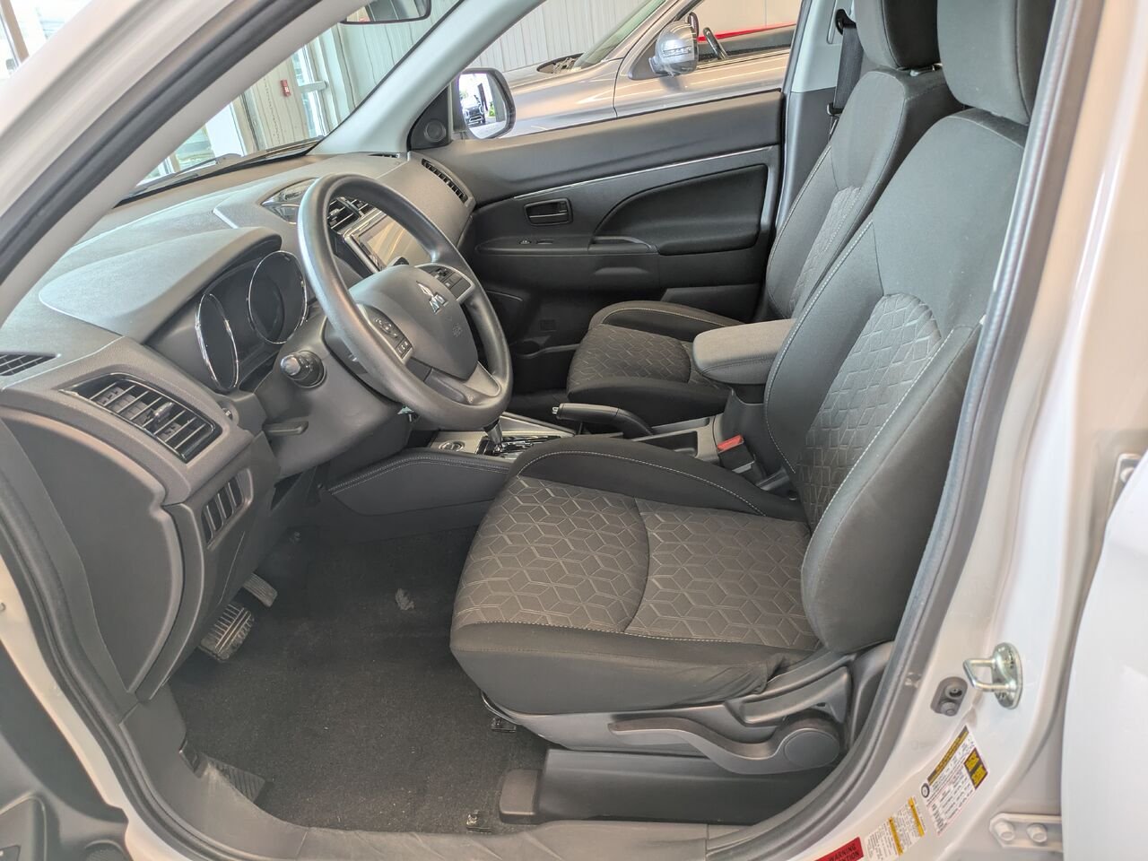 2021 Mitsubishi RVR White Gatineau - photo #12