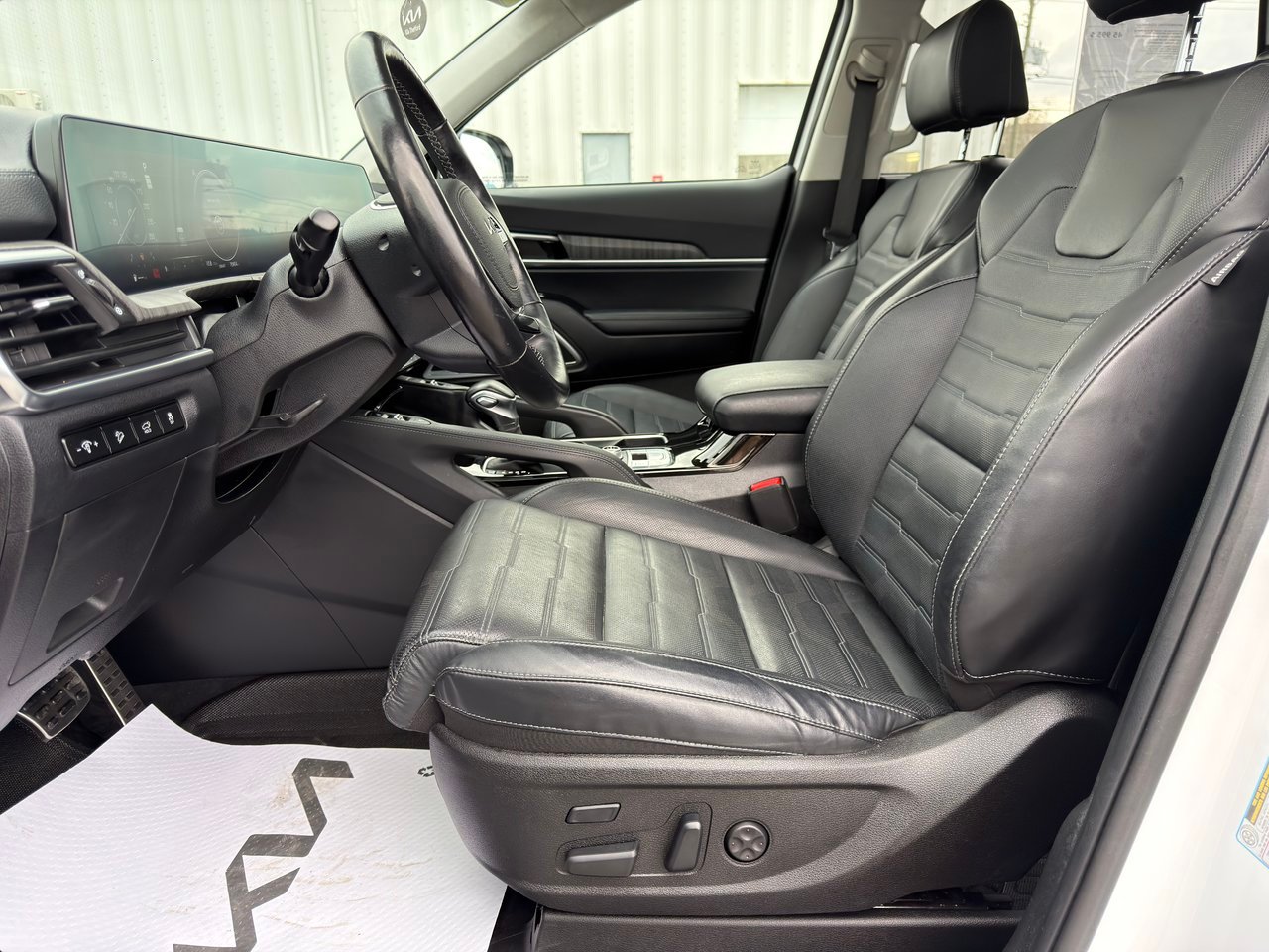 2023 Kia Telluride White Thetford Mines - photo #14