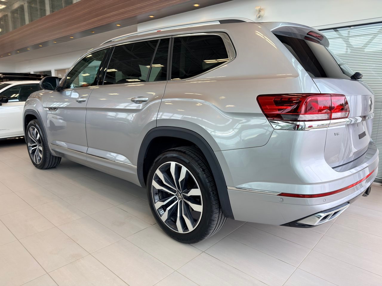 2021 Volkswagen Atlas Silver Notre-Dame-des-Prairies - photo #9