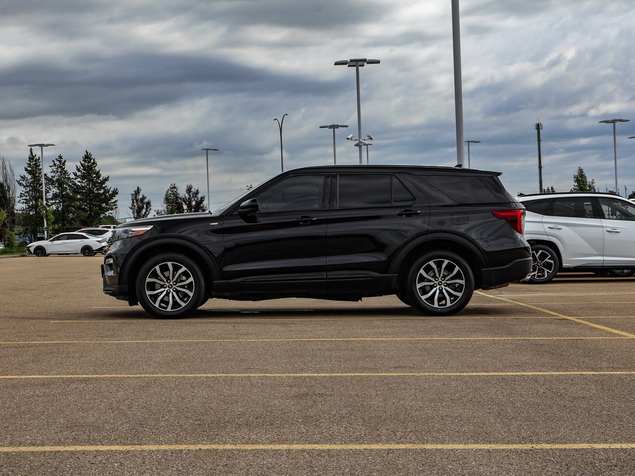 2022 Ford Explorer ST-Line 4WD Black Sherwood Park - photo #4
