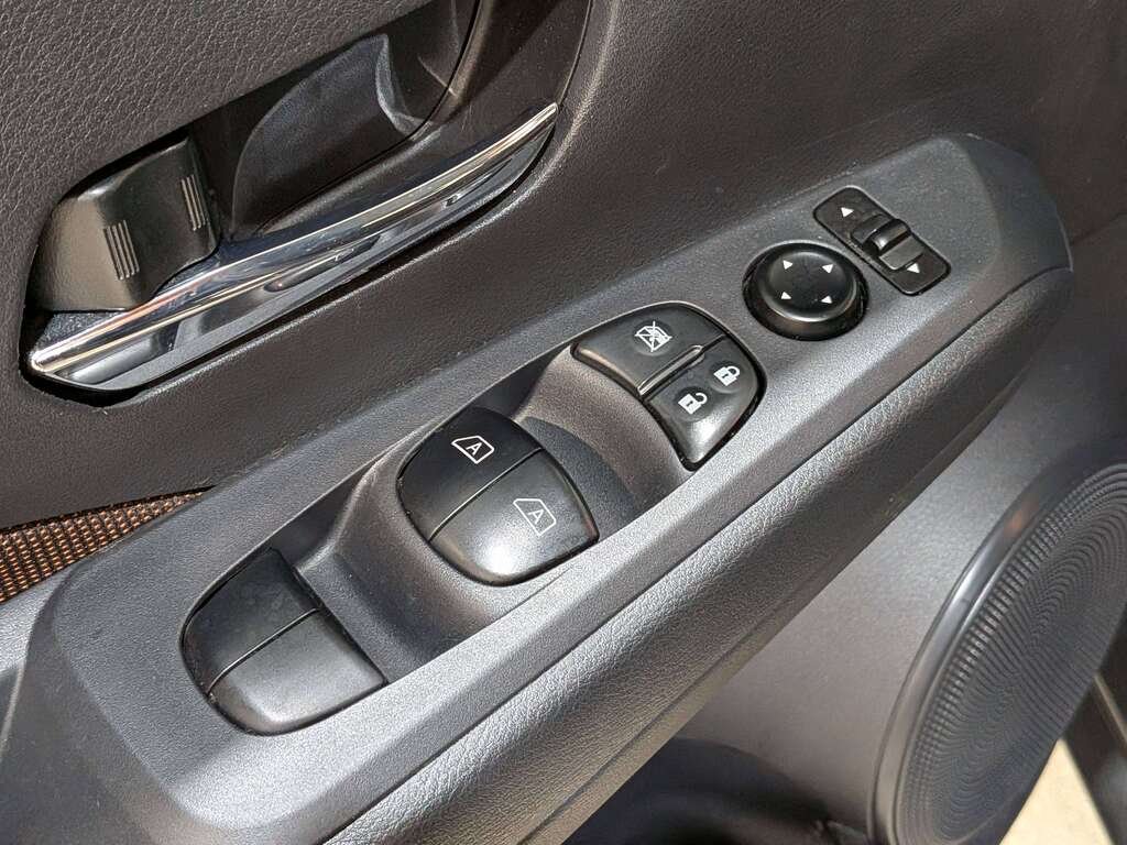 2024 Nissan Kicks SR FWD Black Val-David - photo #32