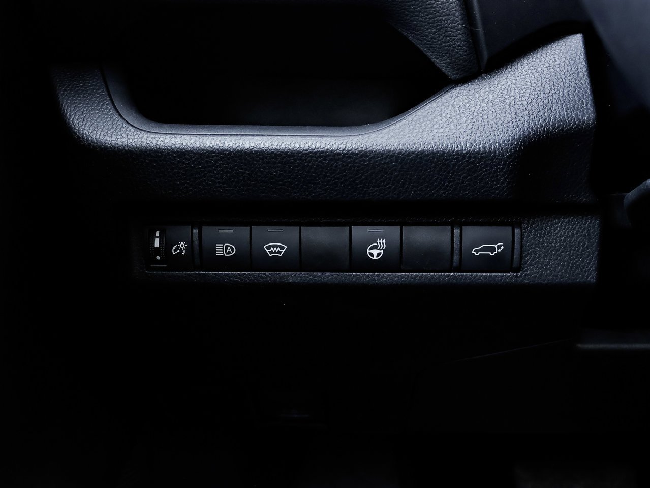 2024 Toyota RAV4 XLE AWD White Sherwood Park - photo #18