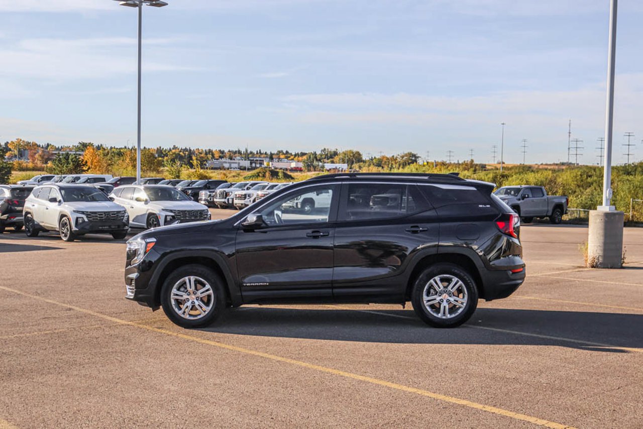 2024 GMC Terrain AWD 4dr SLE Black Sherwood Park - photo #4
