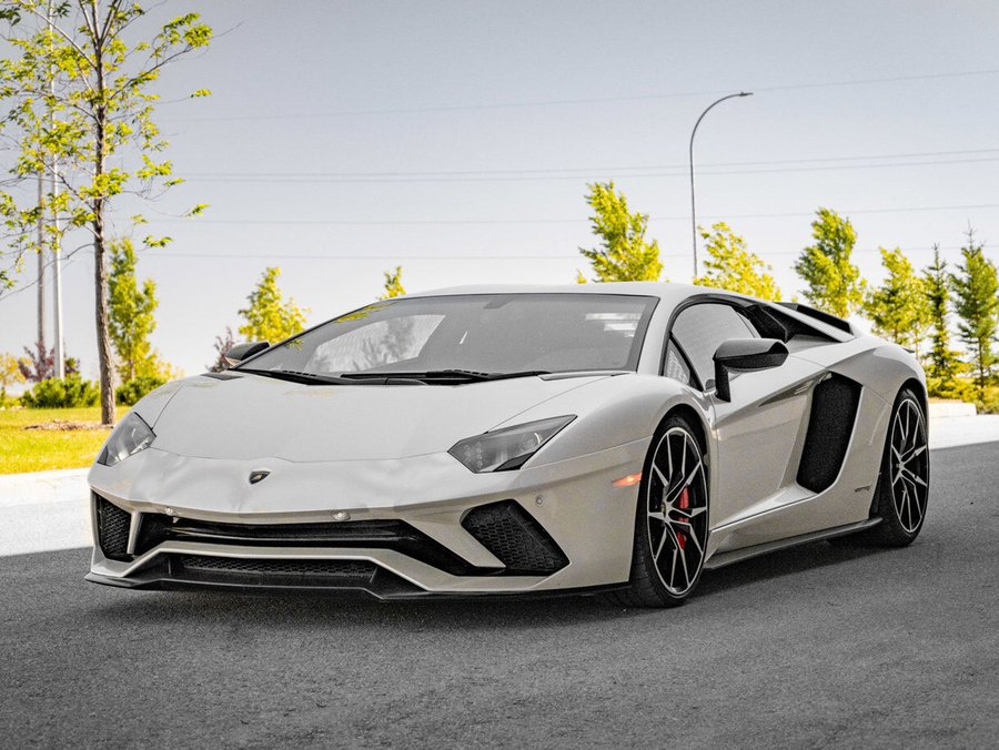 2017 Lamborghini Aventador 2017 White