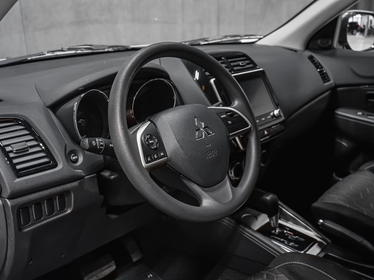 2025 Mitsubishi RVR ES White Montreal - photo #7