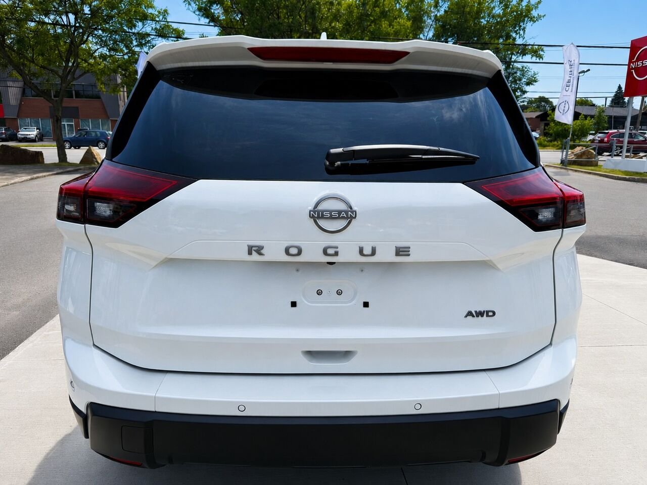 NISSAN Rogue ROGUE S 2026 Blanc Everest nacré triple couche Châteauguay - photo #4