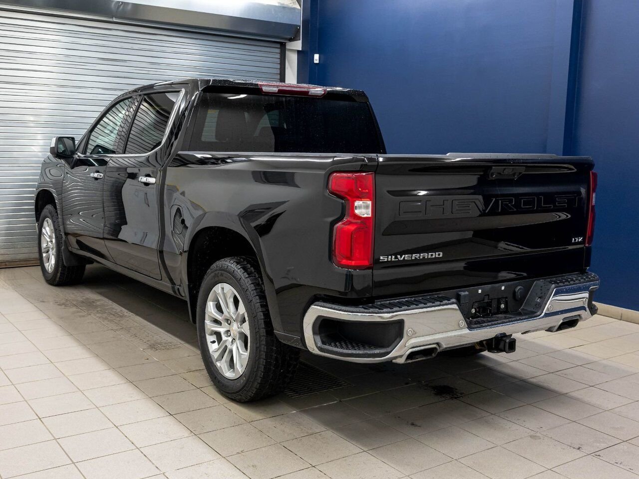 2023 Chevrolet Silverado 1500 LTZ Z71 CREW 4X4 V8 *NAV* CUIR SIÈGES VENTIL BOSE Black Saint-Jérôme - photo #5