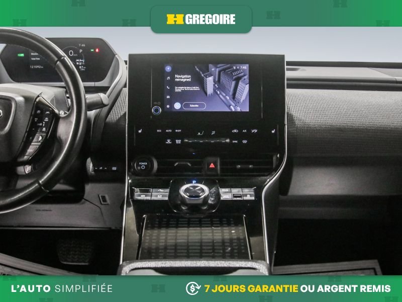 2023 Subaru Solterra White Saint-Eustache - photo #22