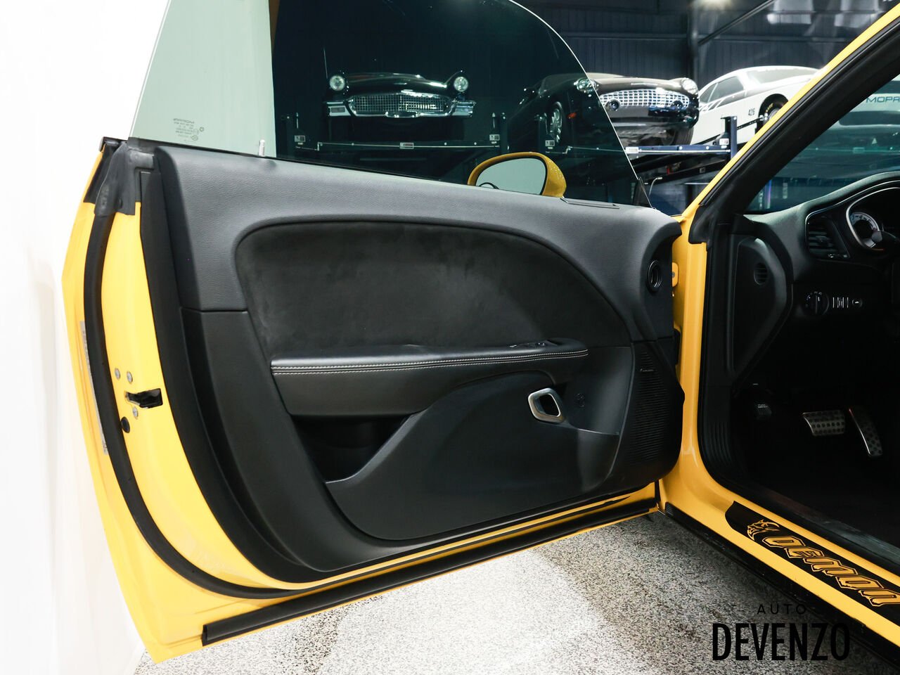 2018 Dodge Challenger Yellow Saint-Eustache - photo #8
