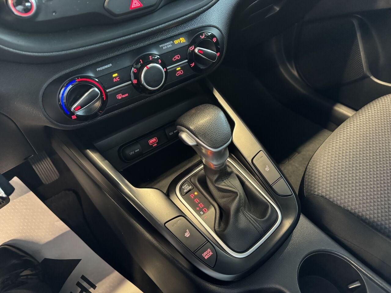 2020 Kia Soul Black Saint-Eustache - photo #18
