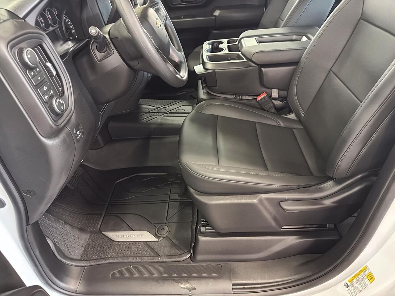 Chevrolet Silverado 2500HD WT cabine multiplace 4RM 159 po 2026 BLANC SOMMET Saint-Hyacinthe - photo #7