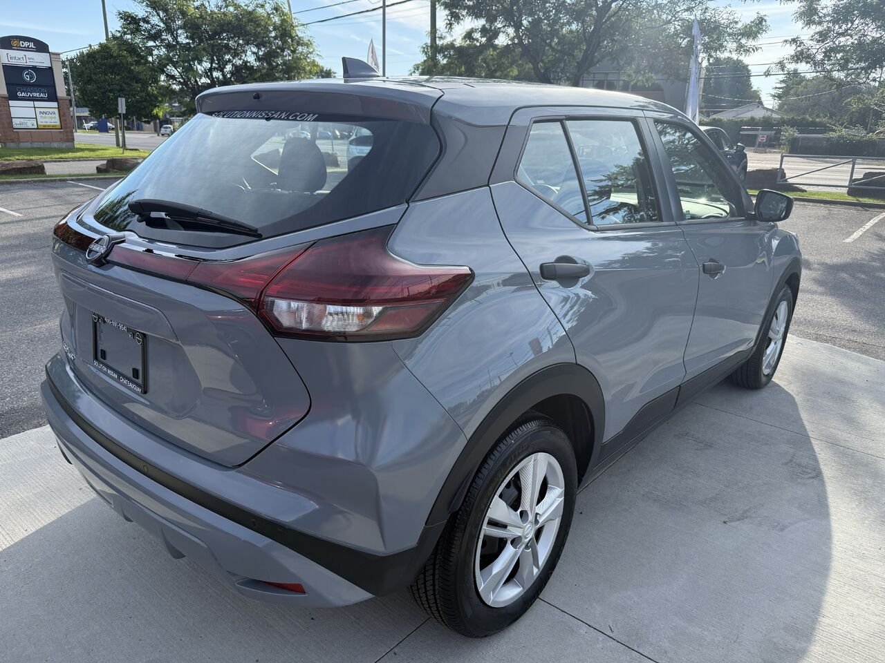 2024 Nissan Kicks S TA Grey Châteauguay - photo #4