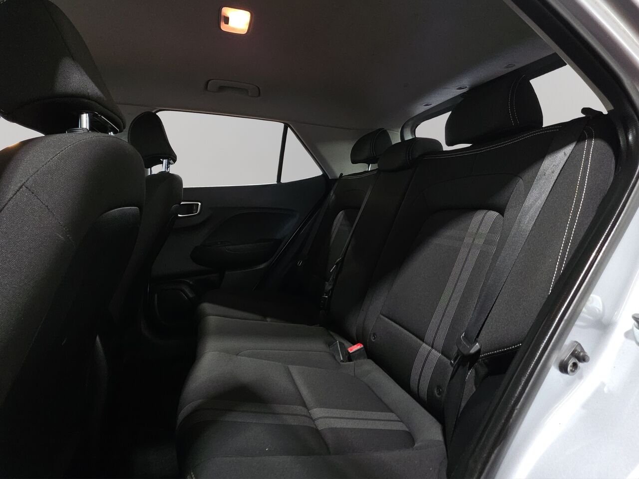 2021 Hyundai Venue Preferred IVT, volant chauffant, commande audio au volant, Apple Carplay Silver Val-David - photo #14