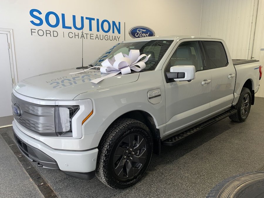 Ford F-150 Lightning LARIAT LARIAT cabine SuperCrew 4RM caisse de 5,5 pi 2023 Gris