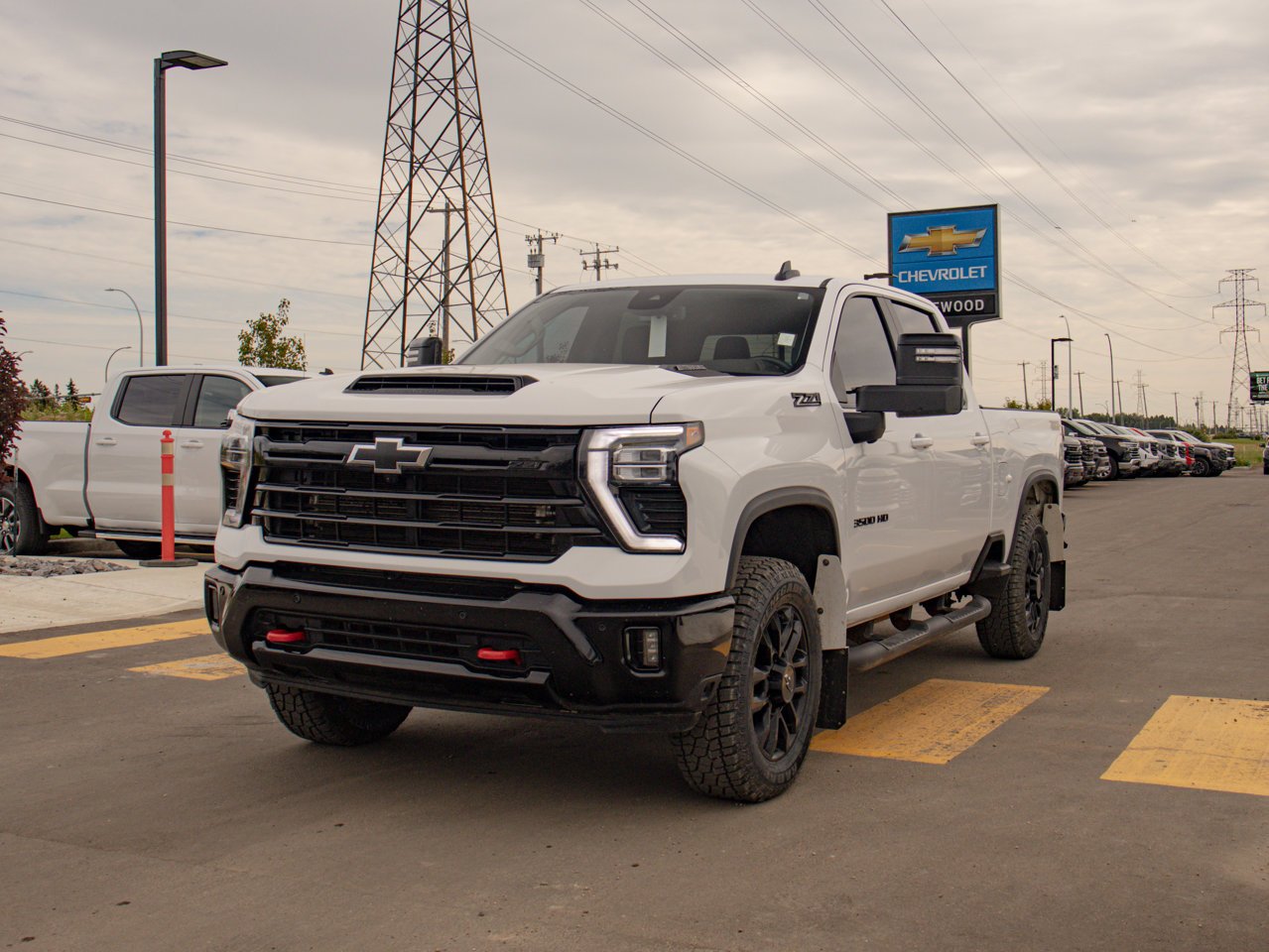 2025 Chevrolet Silverado 3500HD 4WD Crew Cab 159 LT White Sherwood Park - photo #3
