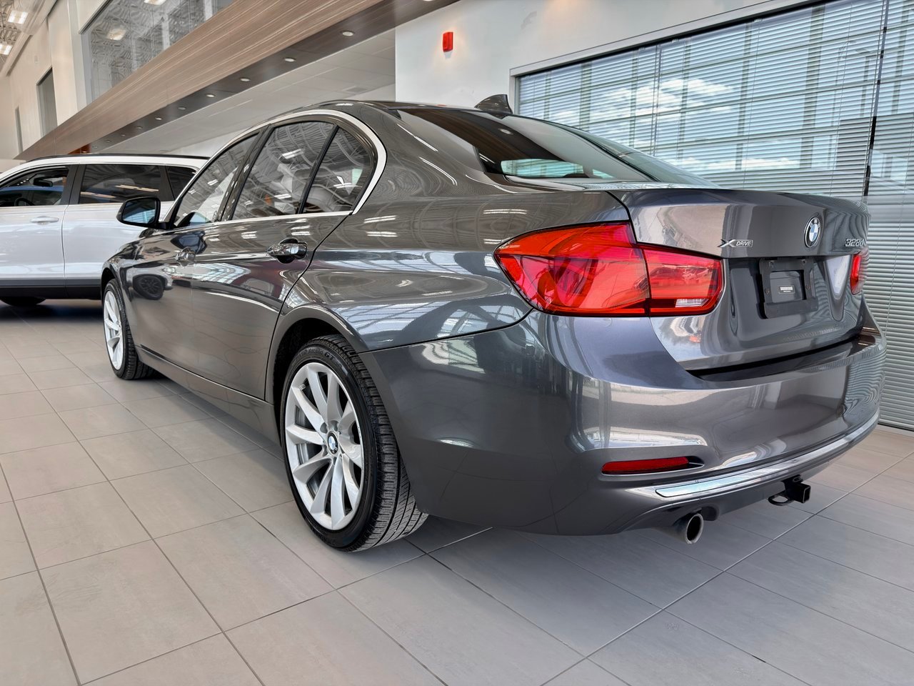 2016 BMW 3 Series Beige Notre-Dame-des-Prairies - photo #8