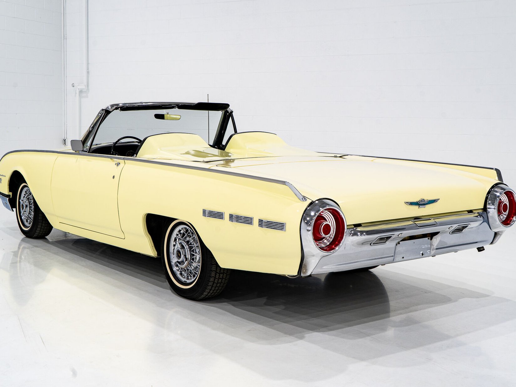 Ford Thunderbird Beautifully Presented From Older Restoration with original bill of sale 1962 Jaune Montréal - photo #24