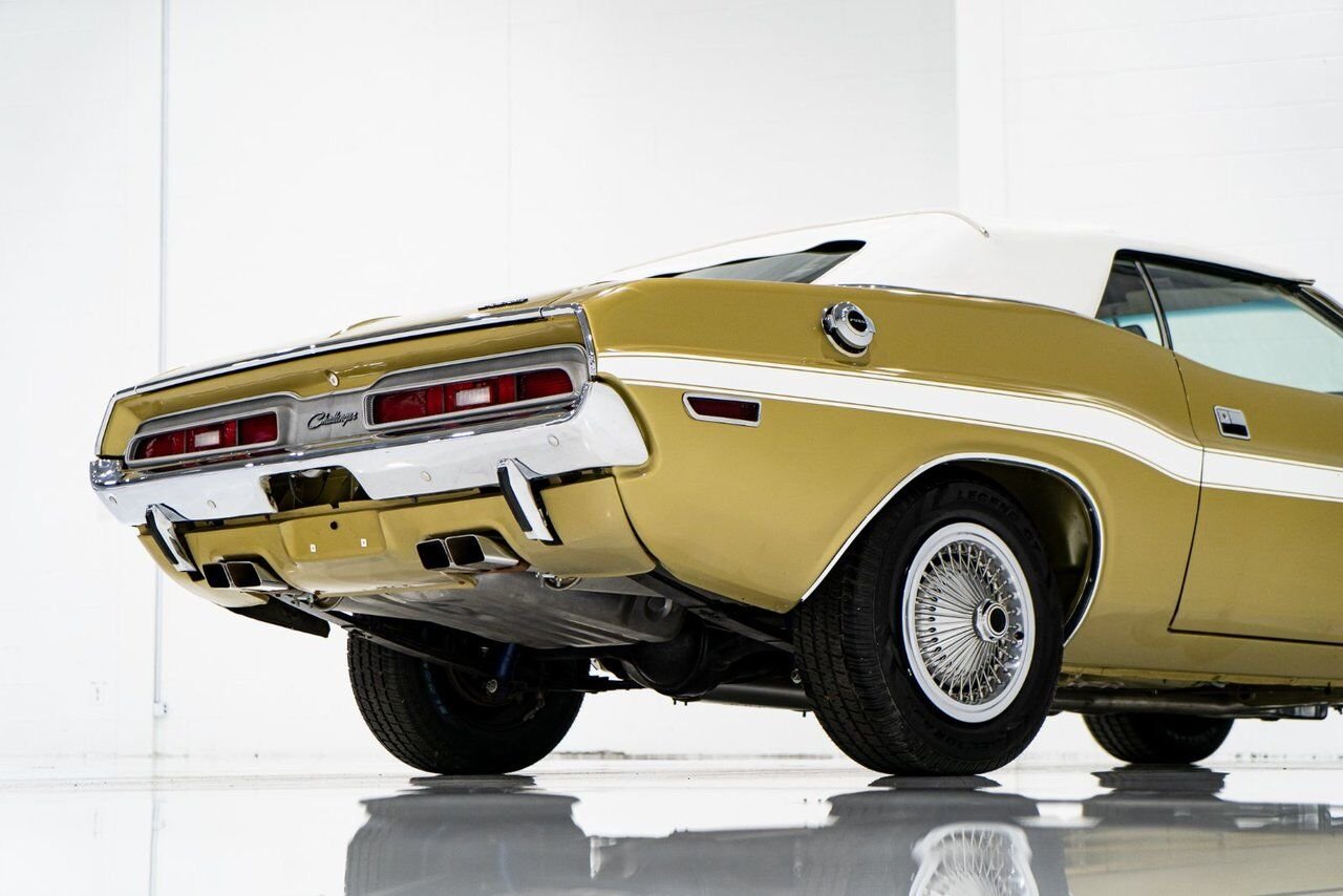 1971 Dodge Challenger *PRIX EN USD* Convertible Fully restored to desirable specifications Gold Montreal - photo #34
