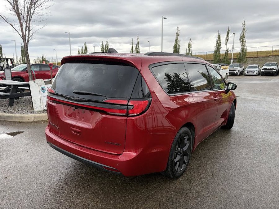 2026 Chrysler Pacifica Limited S Appearance Package 3.6L | Heated Seats Red