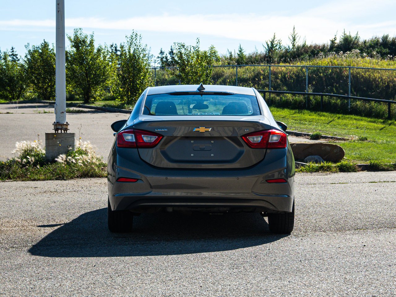 2017 Chevrolet Cruze 4dr Sdn 1.4L LT w/1SD gray Sherwood Park - photo #12