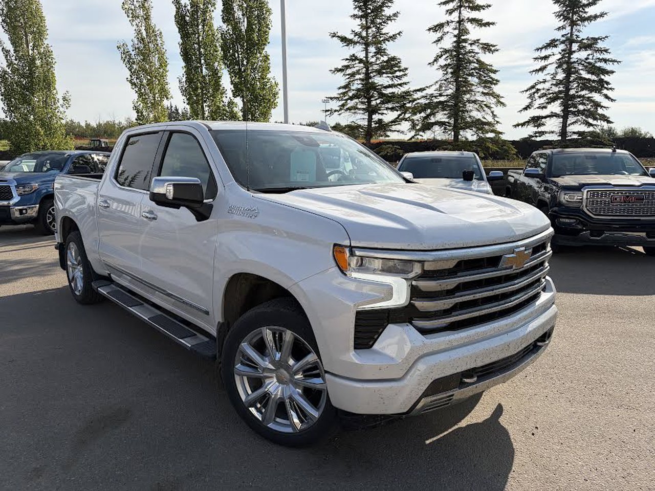 2024 Chevrolet Silverado 1500 4WD Crew Cab 147 High Country White Sherwood Park - photo #1