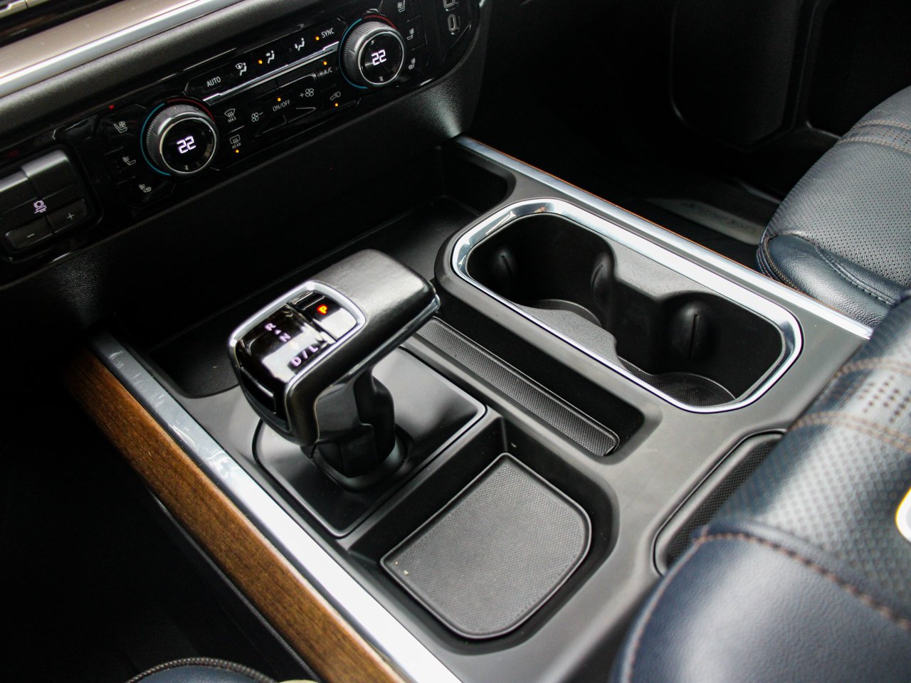 2022 Chevrolet Silverado 1500 4WD Crew Cab 147 High Country Blue Sherwood Park - photo #27