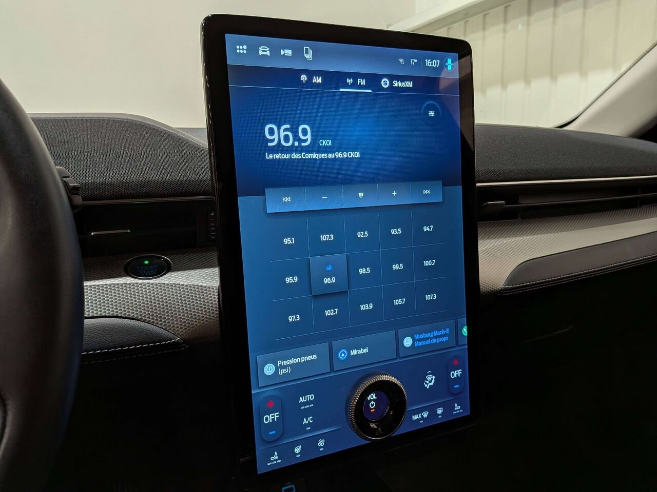 2022 Ford Mustang Mach-E Select AWD Black Val-David - photo #21