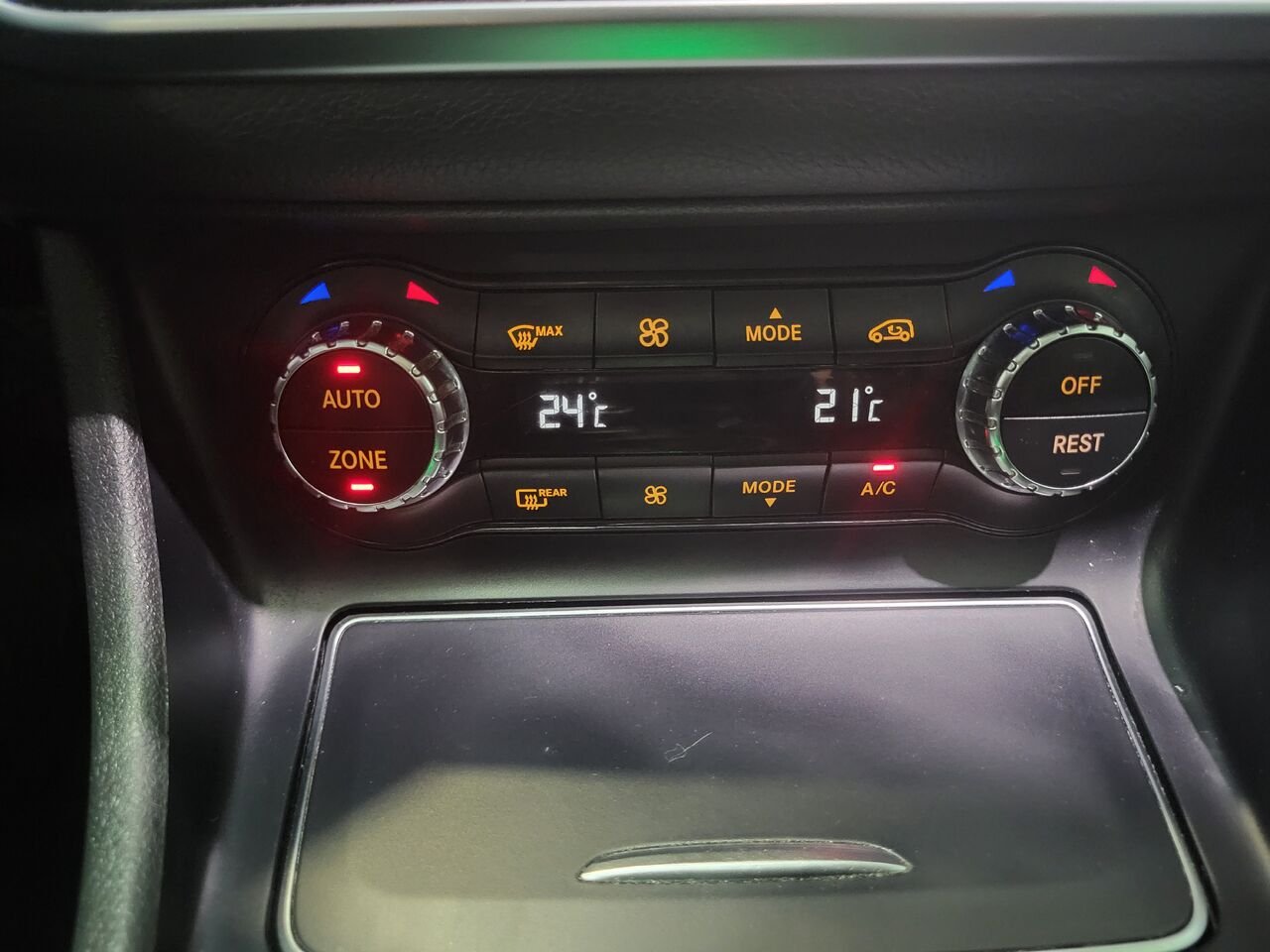 2019 Mercedes-Benz GLA White  - photo #27