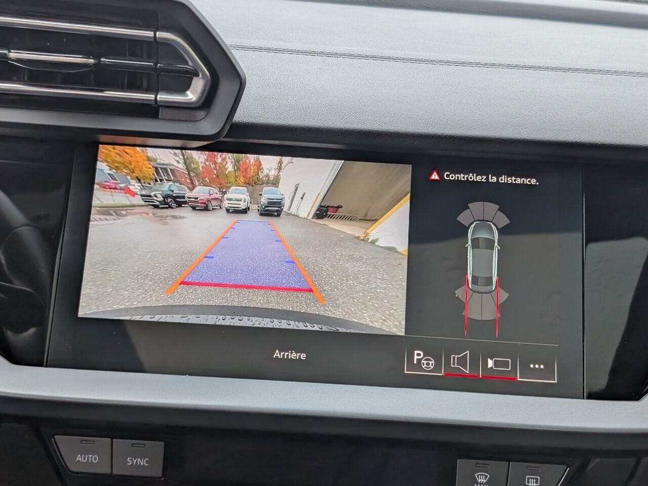 Audi A3 berline FRONT TRAK/SIÈGES CHAUFFANTS/TOIT OUVRABT/AC BIZONE/SIÈGES EN CUIR/CAMÉRA DE RECUL/BLUETOOTH 2026 Noir Sherbrooke - photo #10