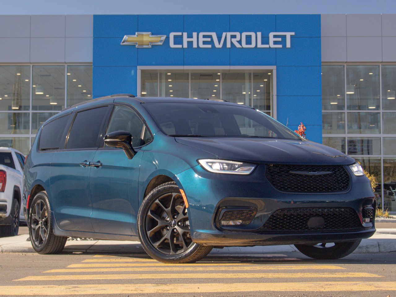 2025 Chrysler Pacifica Limited FWD Blue Sherwood Park - photo #14