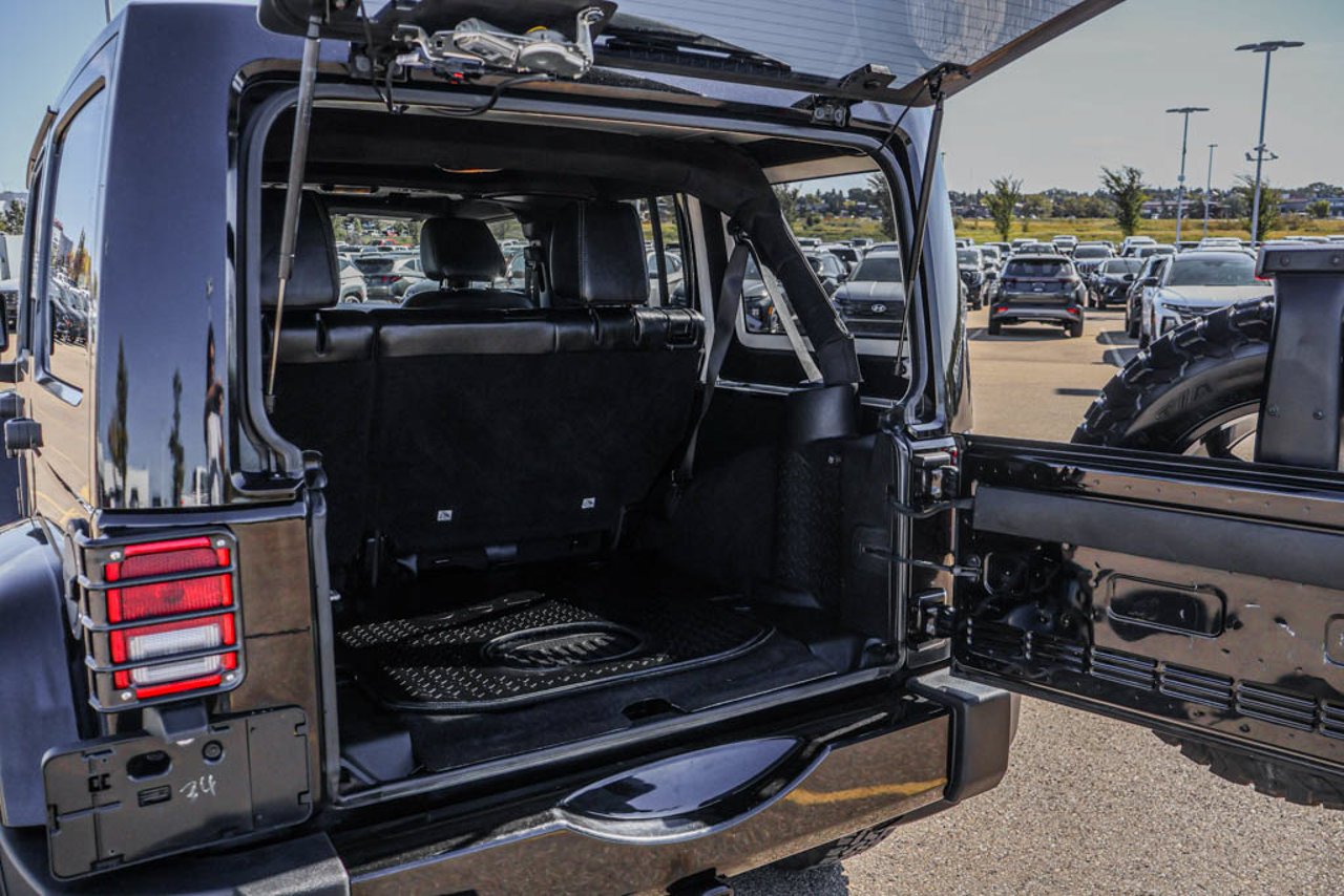 2018 Jeep Wrangler JK Unlimited Sahara 4x4 Black Sherwood Park - photo #7