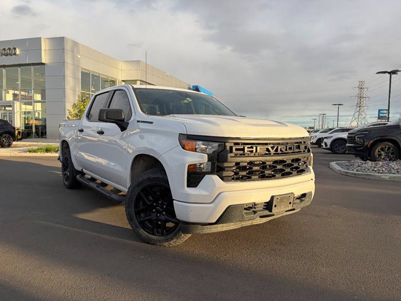 2024 Chevrolet Silverado 1500 4WD Crew Cab 147 Custom White Sherwood Park - photo #1