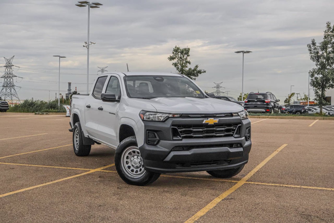 2024 Chevrolet Colorado 4WD Crew Cab WT White Sherwood Park - photo #1