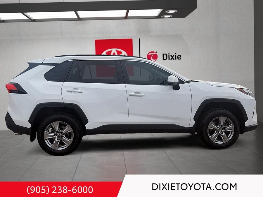 2024 Toyota RAV4 XLE AWD White