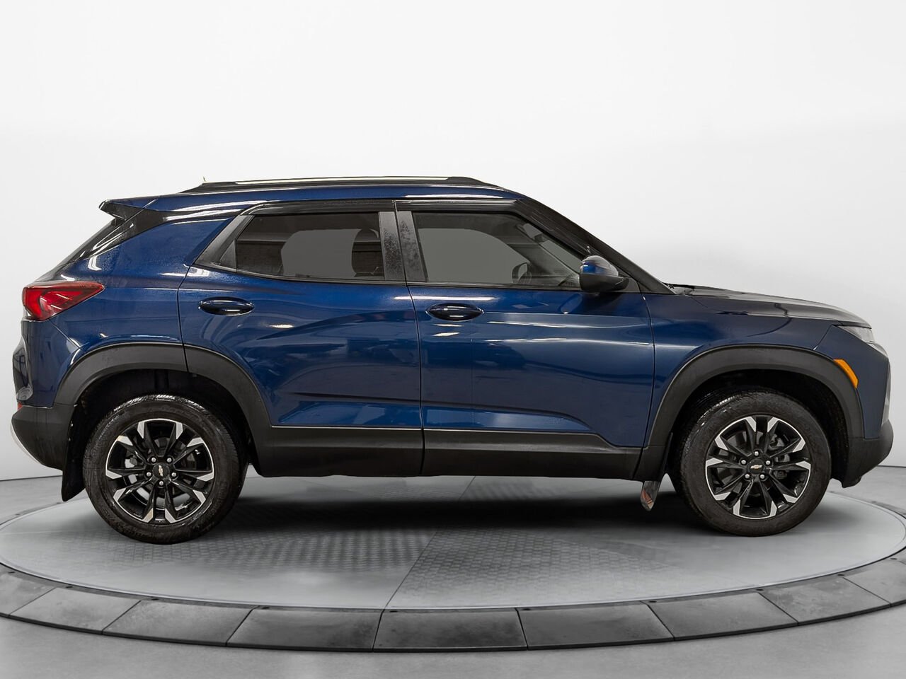 CHEVROLET TrailBlazer AWD Bas Kilométrage 2023 Bleu Sherbrooke - photo #4