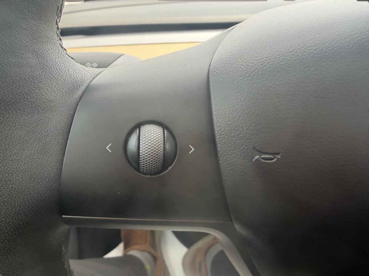 Tesla Model Y 2023 Argent  - photo #10