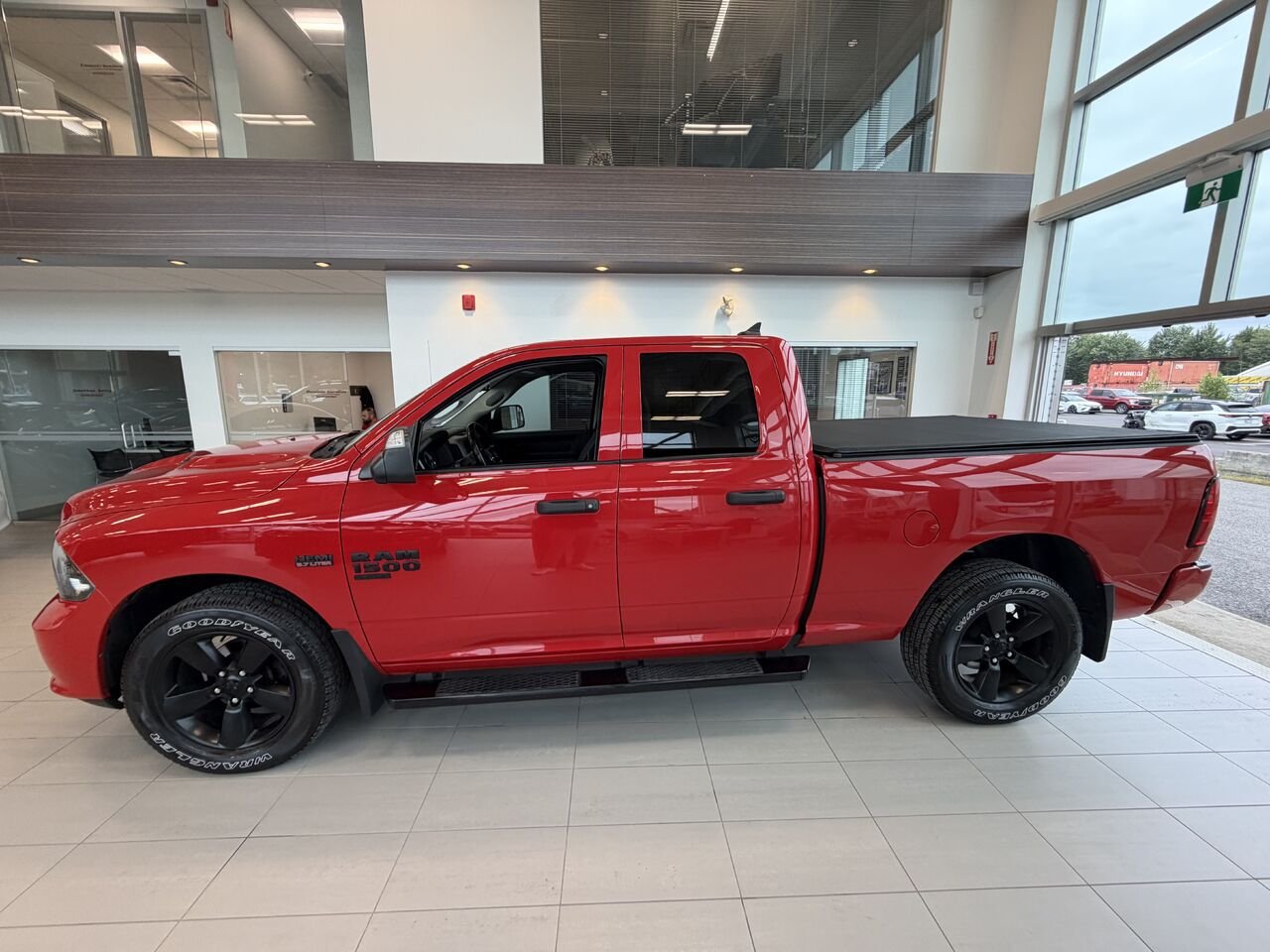 Ram 1500 Classic 2021 Rouge Notre-Dame-des-Prairies - photo #4