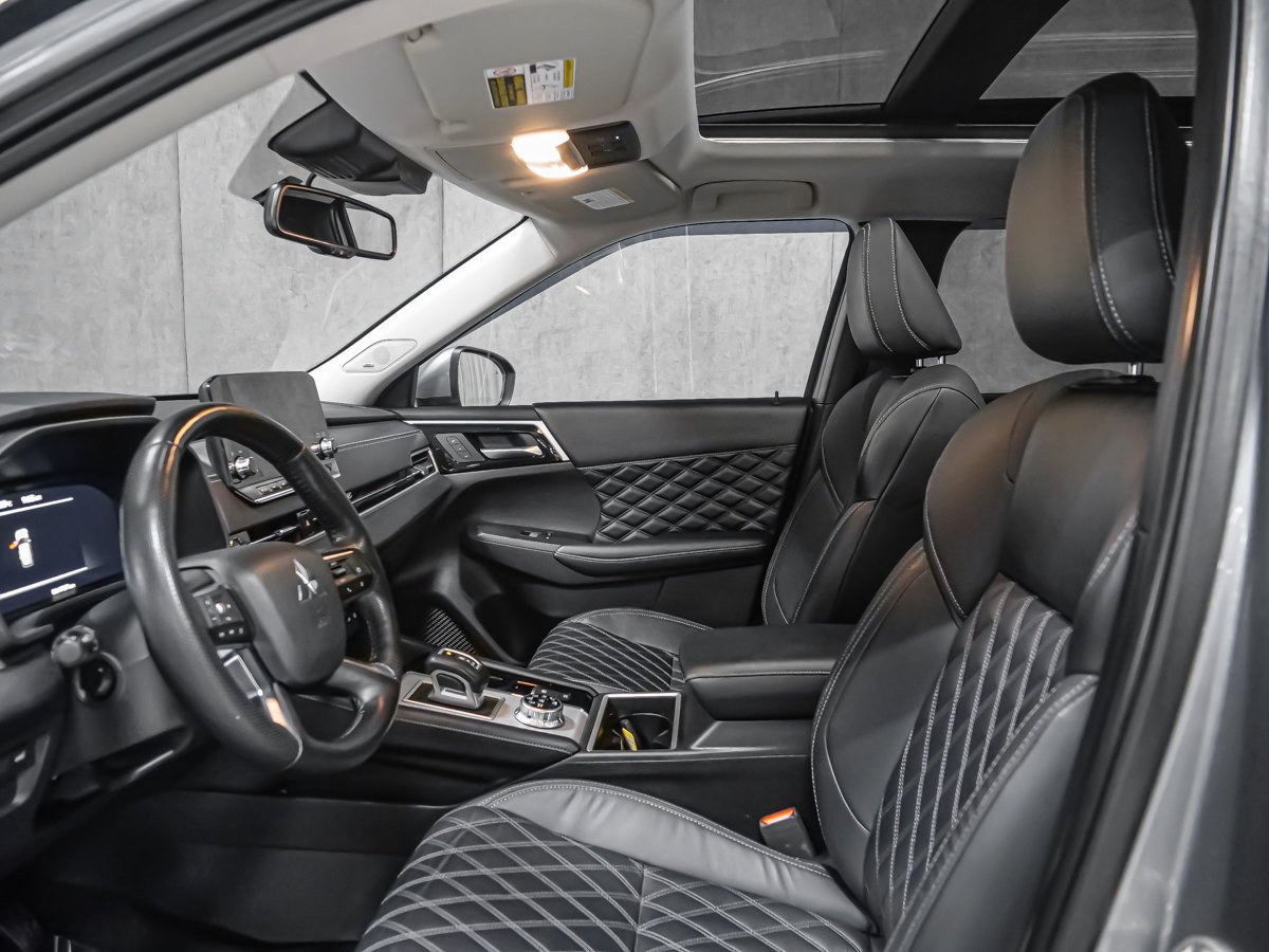 Mitsubishi Outlander PHEV GT-AWD 2023 Gris Montréal - photo #12