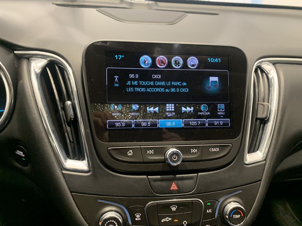 2017 Chevrolet Malibu Blue Châteauguay - photo #27