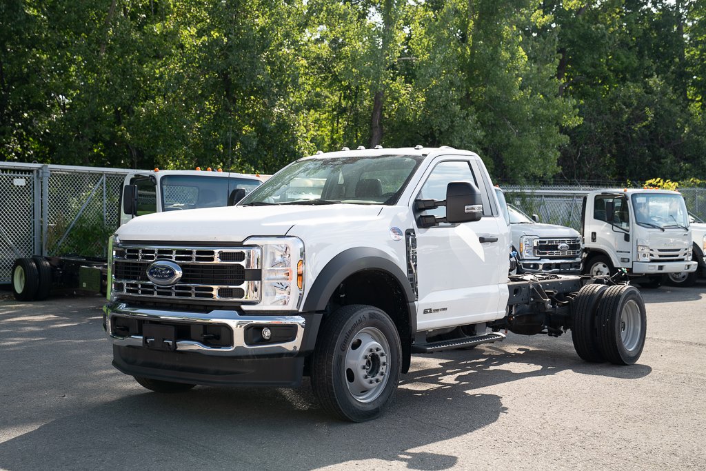 2024 Ford Super Duty F-550 DRW White Saint-Eustache - photo #0